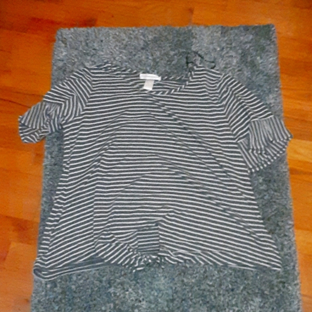 Cute black and white striped t-shirt